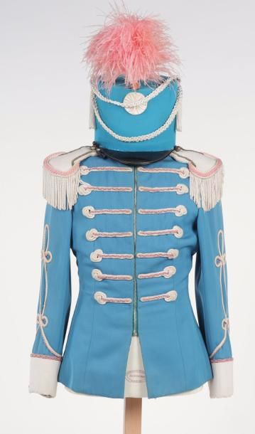 null Costumes Music-Hall
Napoléon: 6 costumes militaires (3 roses et 3 blancs avec...