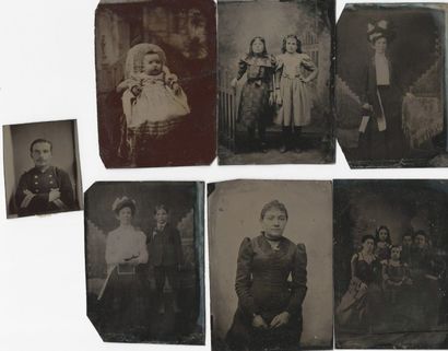 null Photographies
Sept ferrotypes vers 1880. (militaires, bébés, jumelles...).