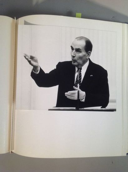 null François Mitterrand
Album officiel de 35 photographies de formats divers représentant...
