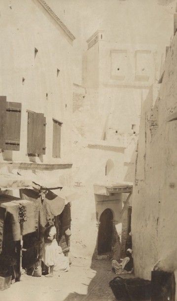 null Photographies A. Leroux, Algérie
Alger vers 1880.
Six photographies (rue de...