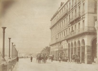 null Photographies A. Leroux, Algérie
Alger vers 1880.
Cinq photographies (marchands,...