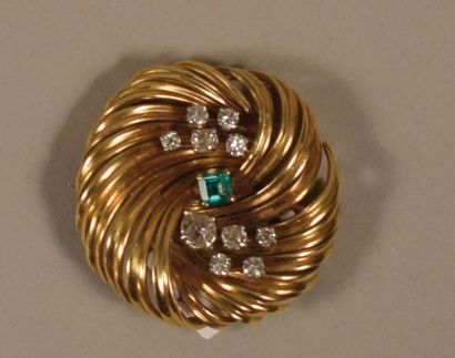 null Broche en or, emeraude et diamants
Poids: 29,40 grammes.