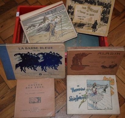 null Enfantina
Ensemble de 24 livres de collection principalement vers 1920, in ...