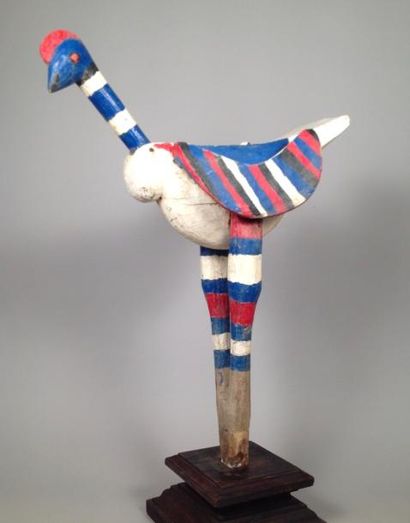 null Oiseau (marionnette) 

Bois peint en bleu, blanc, rouge et noir 

67x42cm 

Soclé...