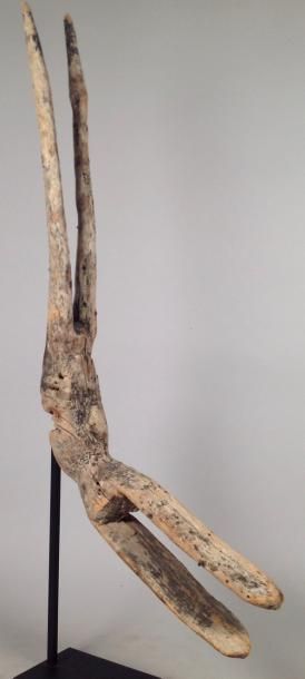null Tête d’antilope (élément de marionnette géante) 

Objet très simple en bois...