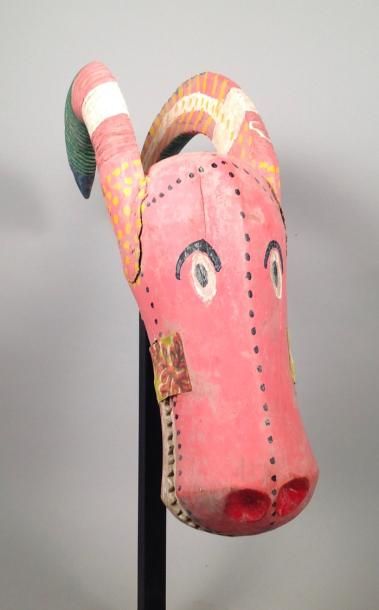 null Tête de bélier (élément de marionnette géante) 

Bois peint : motifs colorés...