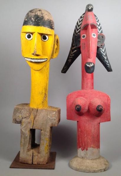 null Deux personnages (éléments de marionnettes géantes) 

Bois peint en jaune avec...