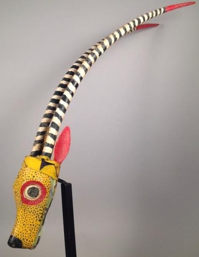 null Tête d’antilope (élément de marionnette géante) 

Bois peint en jaune, noir,...