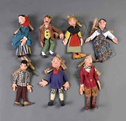 null MARIONNETTES DE TABLE
Ensemble de sept petites marionnettes réalisées par Mme...