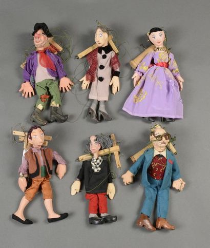 null MARIONNETTES DE TABLE
Ensemble de six petites marionnettes réalisées par Mme?...