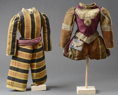 null Pajot-Walton's . 2 costumes pour marionnettes à fils.