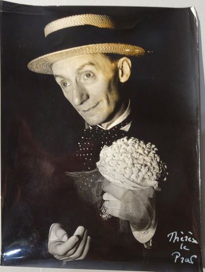 null THERESE LE PRAT. Photographie argentique , 1947, Offrez moi des fleurs, Lucien...