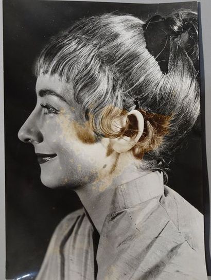 null THERESE LE PRAT. Photographie argentique , 1947, femme de profil, Suzanne Flon....