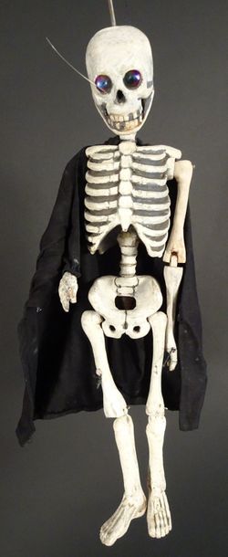 null MARIONNETTE A TRINGLE, le squelette . Bouche articulée; 50 x 15 cm .
