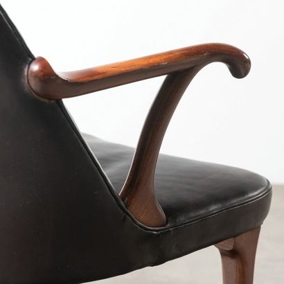 FRITS HENNINGSEN (1889-1965) 
Rare fauteuil
Acajou et cuir noir patiné
Réalisé par...
