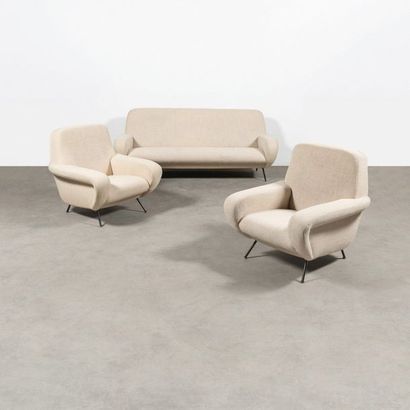 GIANFRANCO FRATTINI (1926-2004) 
Salon composé d'un canapé et de deux fauteuils modèle...
