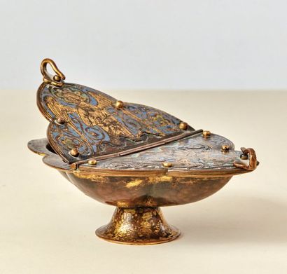 null Incense shuttle on a champlevé copper base, enamelled, engraved and gilded,...