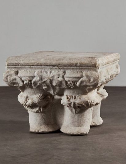 null Important double capital in white marble carved on all sides. Square in plan,...