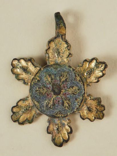 null Set consisting of a harness pendant and a fermail:
- Gilded and enamelled bronze...