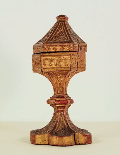 null Important ciborium in carved, stuccoed and gilded wood. Foot with moulded bow...