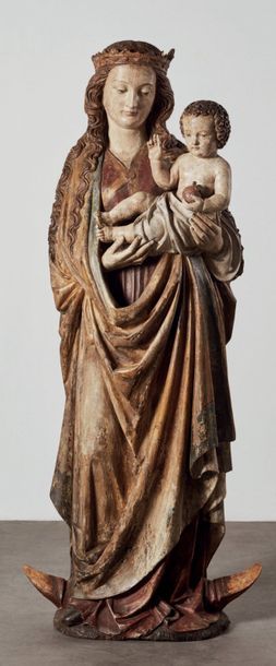 null Grande Vierge à l'Enfant en bois sculpté, polychromé et doré, dos creusé. Debout...