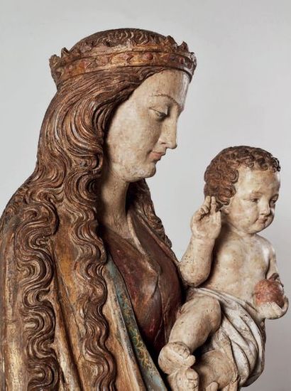 null Grande Vierge à l'Enfant en bois sculpté, polychromé et doré, dos creusé. Debout...