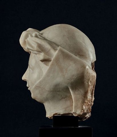null Head of a holy Woman, (Mary Magdalene?), or of Sybil in carved alabaster. Young...