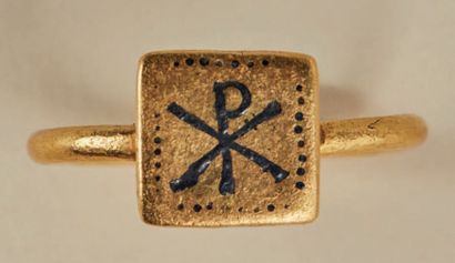 null Gold and niello ring. Square shaped kitten decorated with the Greek Christian...