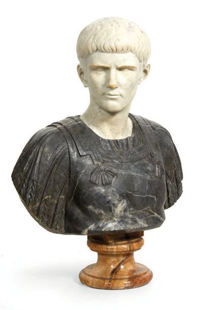 École ITALIENNE vers 1900 
Bust of a Roman emperor White and grey veined marbles...