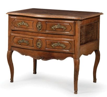 null COMMODE in walnut moulded and carved. High arched feet finished in windings....