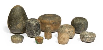 null ? LOT COMPOSÉ DE DIX POIDS. (10 OBJETS).
Égypte, différentes époques de l'antiquité.
Granodiorite...