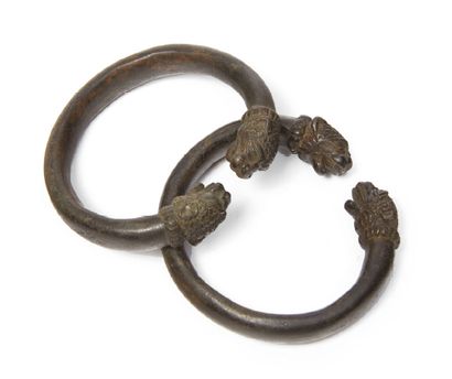null PAIRE DE BRACELETS.
Art Assyrien, ca. VIIe siècle av. J.-C.
Paire de bracelets...