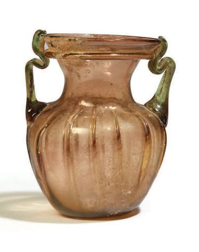 null ARYBALLE.
Époque Romaine, IIIe-IVe siècles.
Vase à panse sphérique ornée de...