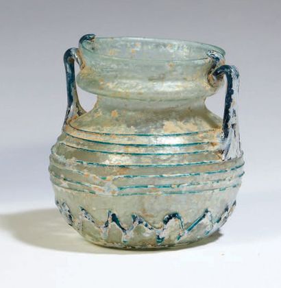 null ARYBALLE.
Époque Romaine, IVe siècle.
Vase à panse sphérique ornée de filets...