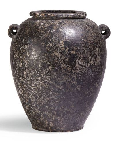 null ? VASE TONNELET.
Égypte, Nagada II.
Vase oblong à lèvre annulaire, muni de deux...