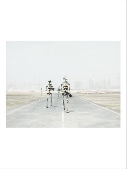 CEDRIC DELSAUX (NE EN 1974) Batlle droids on their round, Dubai, 2009
C-Print en...