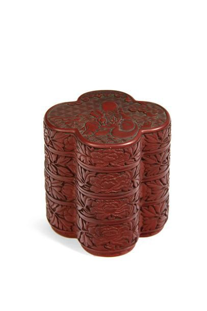 null Small POLYLOBATED BOX with three compartments in cinnabar red lacquer carved...