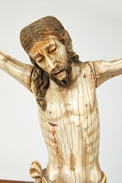 null GRAND CHRIST IN IVORY SCULPTED with polychrome highlights. Head inclined towards...