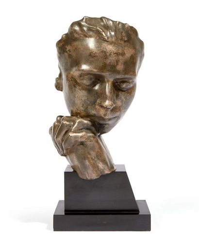 Eugène BOURGOIN (1880-1924) La pensée Sculpture en bronze à patine argentée. Signée....