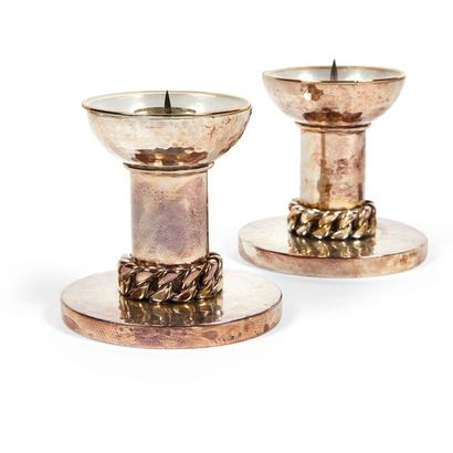 Jean DESPRES (1889-1980) Pair of candle holders.
Silver plated metal enhanced with...