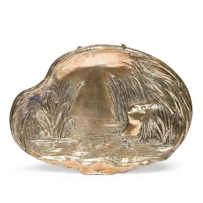 Henri FUGERE (1872-1944) Decorative dish "Ophelia" Silver plated
pewter.
Signed.
Around...