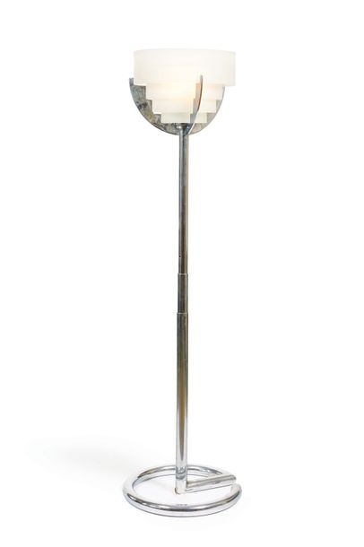 Jean Perzel (1892-1986) Floor lamp with adjustable height model "13C".
Chrome plated...