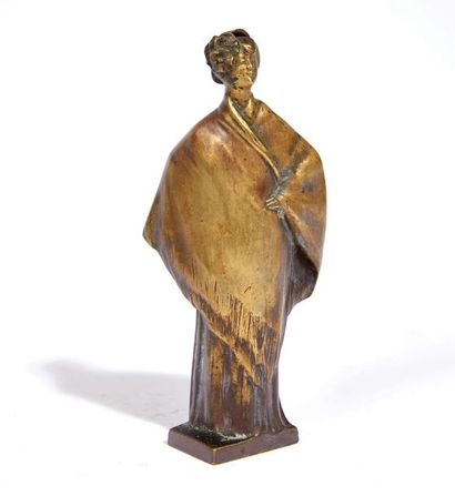Léo LAPORTE-BLAIRSY (1867-1923) Sculpture of a young woman in a Bronze cape
.
Signed...