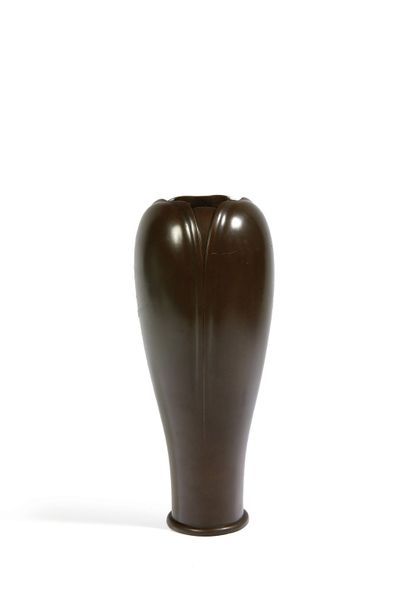 null TULIP bronze vase with brown patina resting on a hemmed foot.
Japan, early 20th...