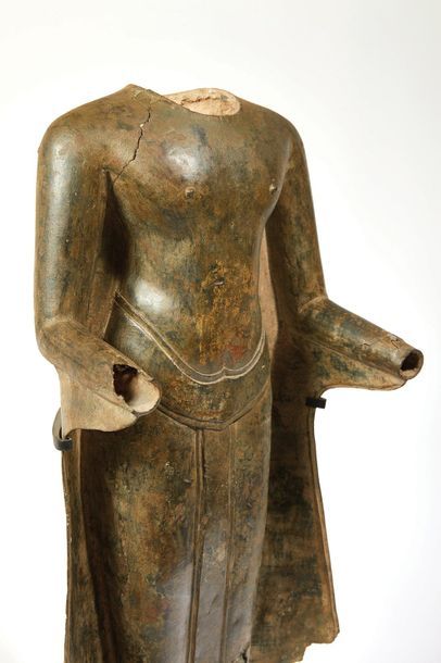 null BUDDHA BUDDHA busts in bronze with brown patina and green gilding marks on the...