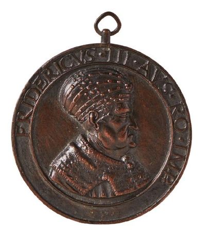 null MÉDAILLE en bronze représentant le profil droit de l'Empereur
Fréderic II, inscription...