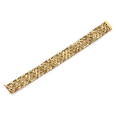 null 18K (750) yellow gold braided bracelet, textured and stitched with crossbows.
French...