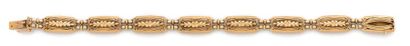 null BRACELET in 18k (750) yellow gold articulated with openwork rectangular links,...
