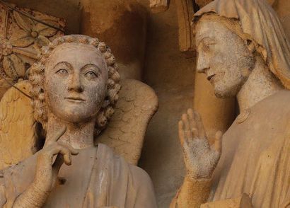 null TÊTE D'ANGE en pierre calcaire sculptée en ronde-bosse. Visage ovale aux traits...