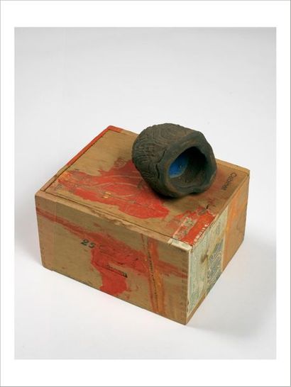 Johan CRETEN (né en 1963) 
Sans titre
Sculpture décorée dans une boite en bois.
Sculpture...